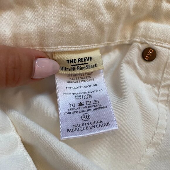 Blank NYC BNWOT Womens cut off white jean shorts distressed "the reeve" - Picture 6 of 9